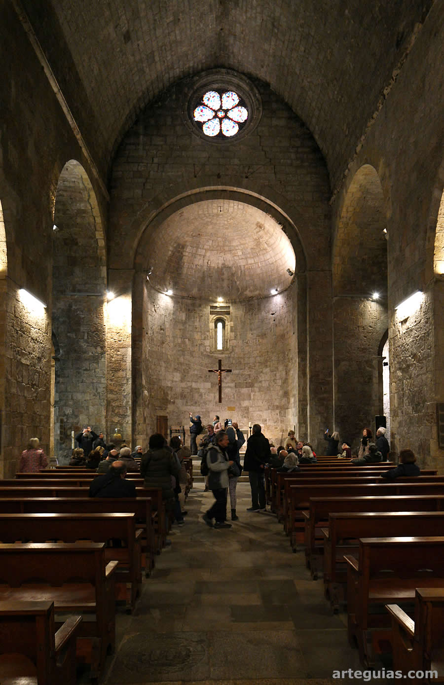 Nave central de la iglesia románica