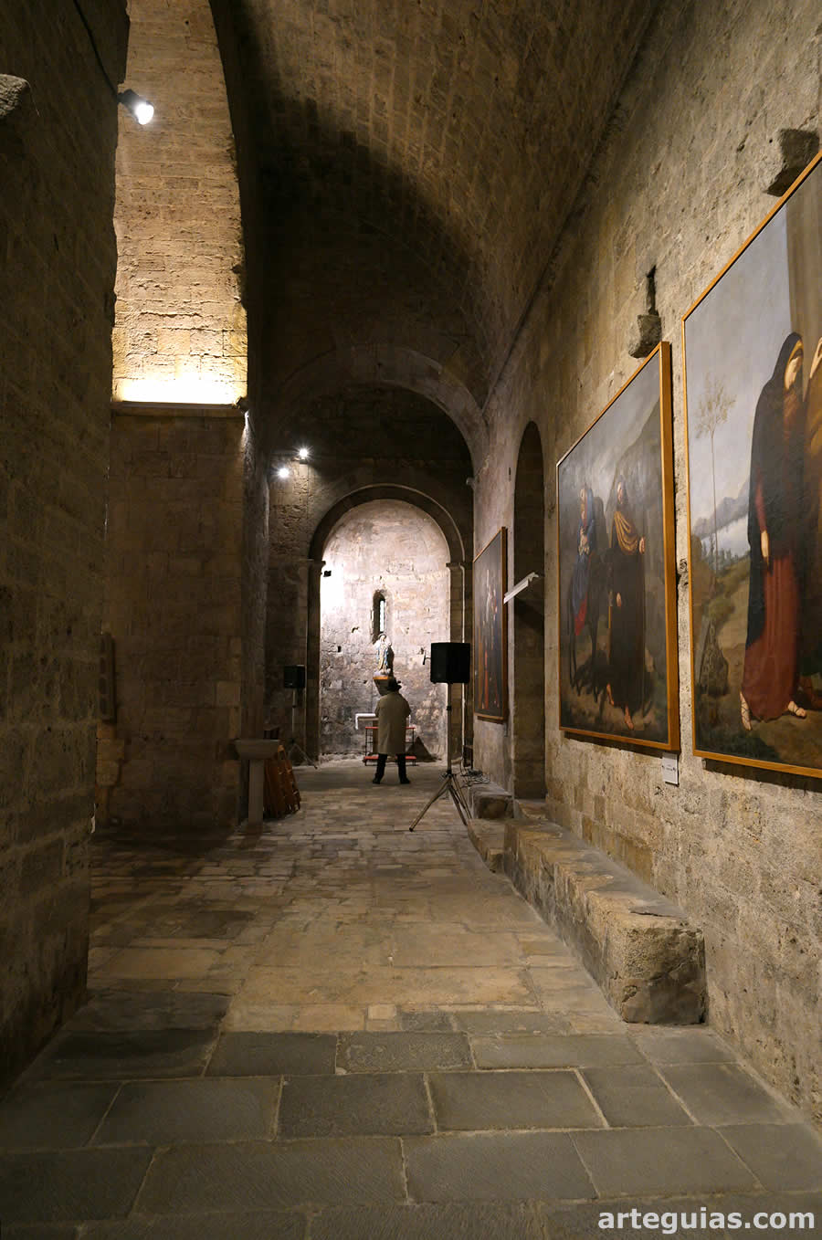Nave sur de la iglesia de Sant Vicenç de Besalú
