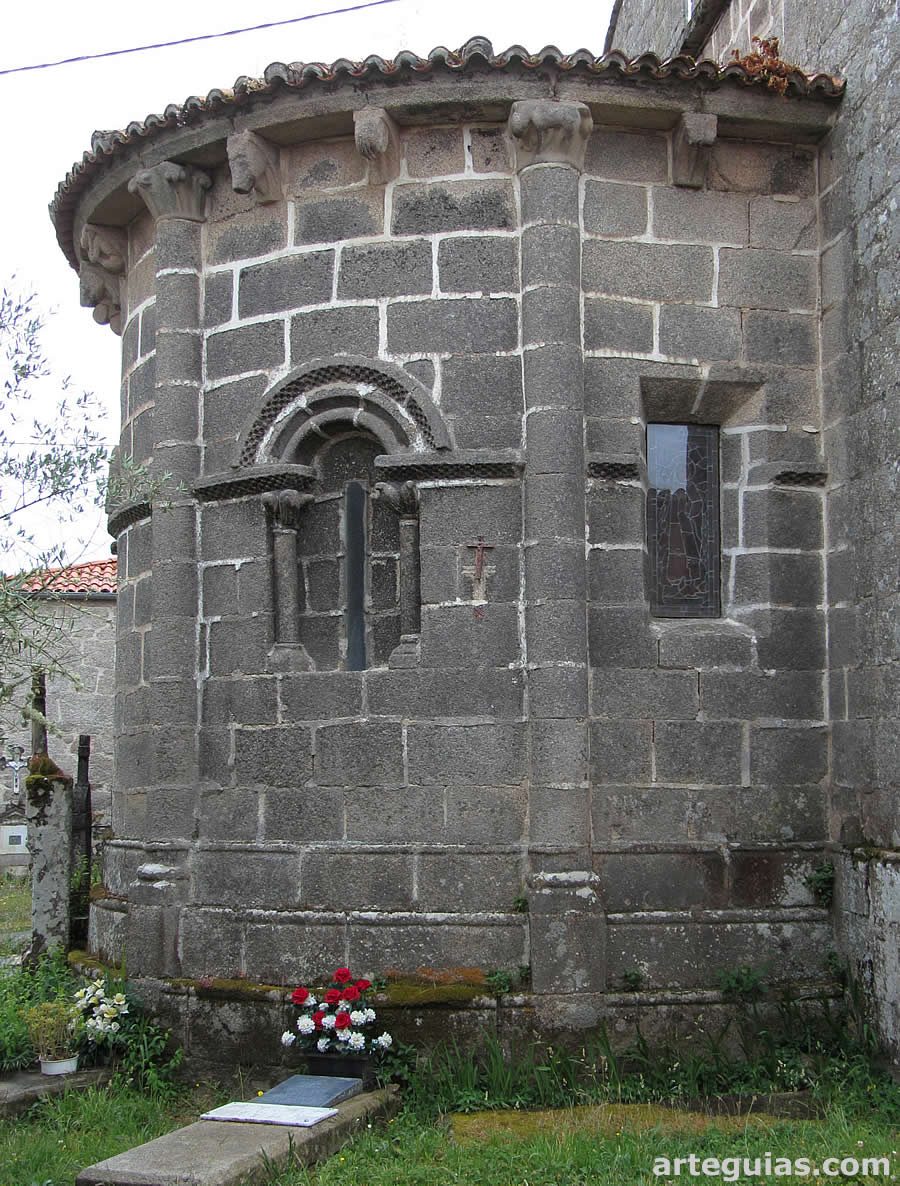 Iglesia de Santa Baia de Beiro: ábside románico