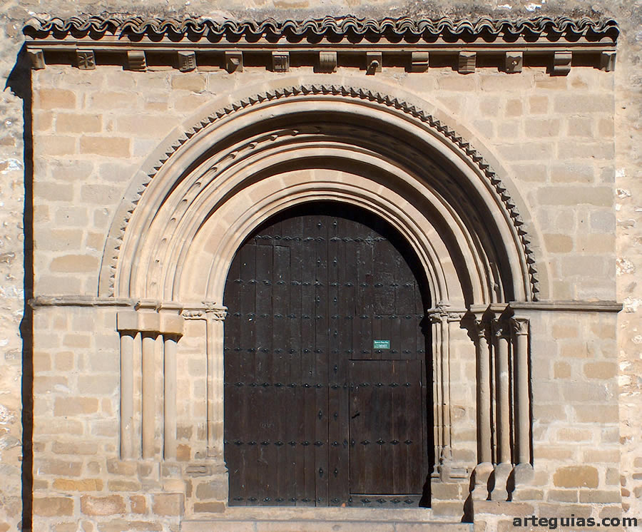Puerta procedente de la iglesia de San Juan Bautista de Baeza