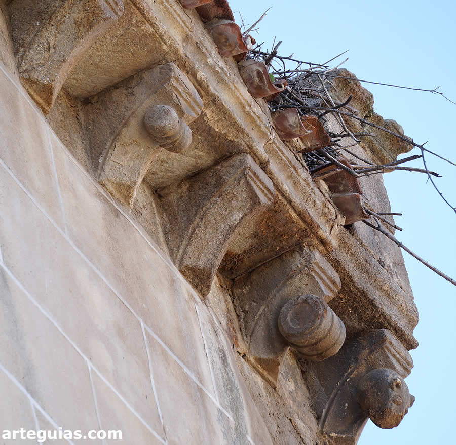 Canecillos del muro norte