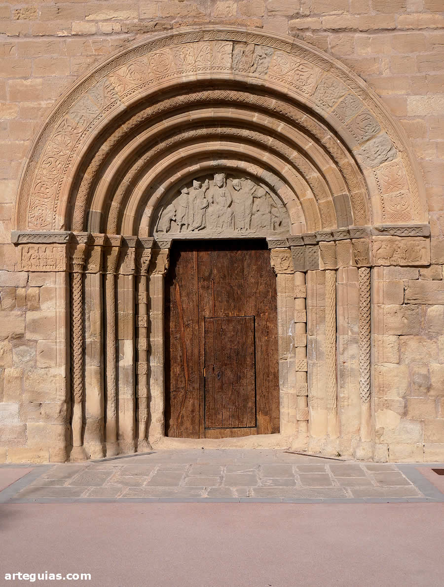 Portda románica de la iglesia de Santa Maria de Bell-lloc,