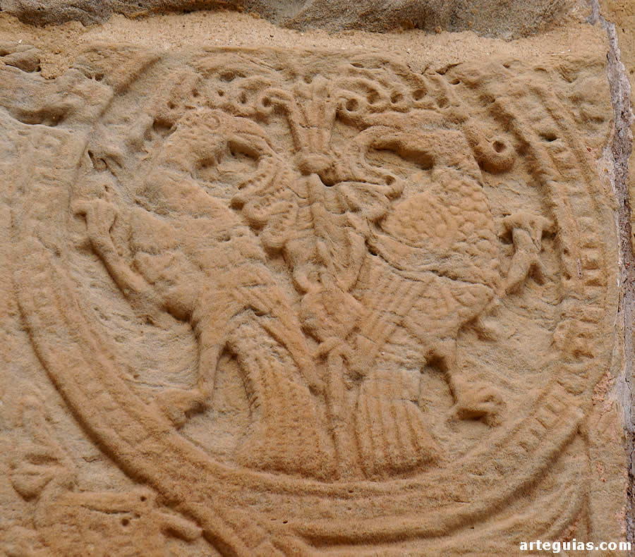 Medallón con dos aves ante el árbol sagrado