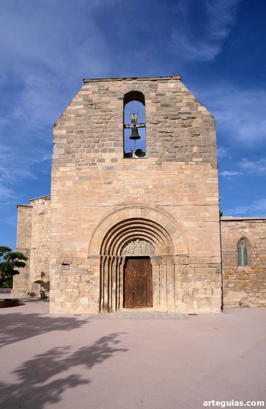 Iglesia de Santa Maria de Bell-lloc, en Santa Coloma de Queralt: fachada occidental