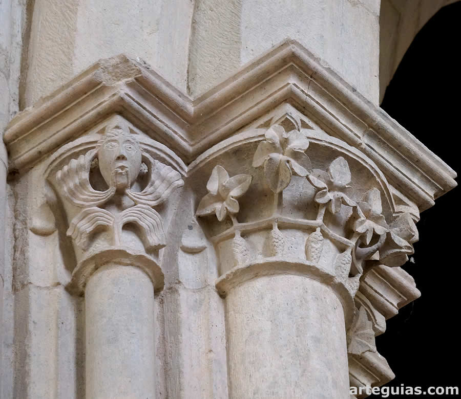 Capiteles con un "green man"