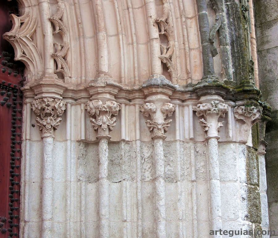 Columnillas de esta portada g&oacute;tica