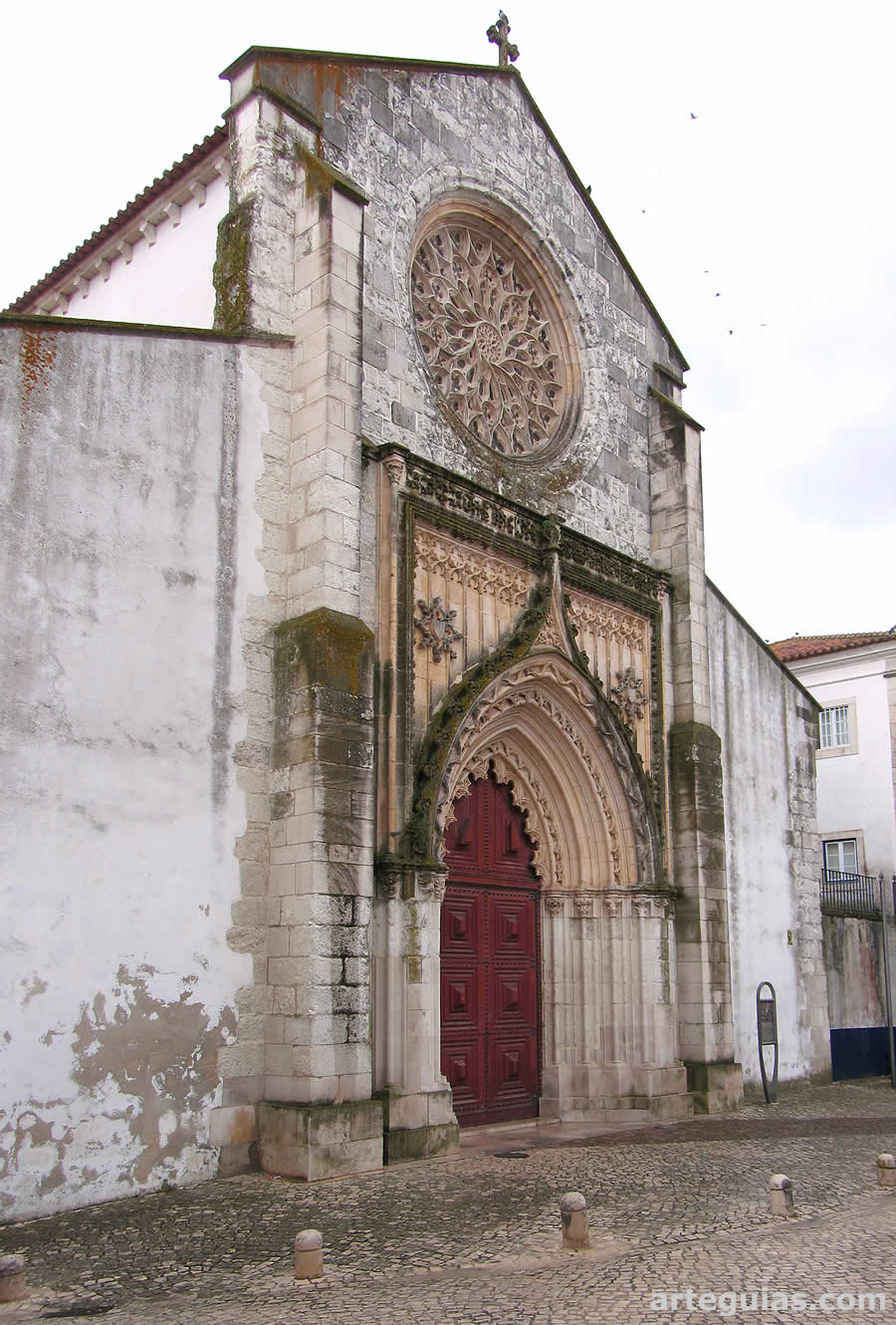 Fachada de la iglesia de Santa Mar&iacute;a de Gracia de Santar&eacute;n