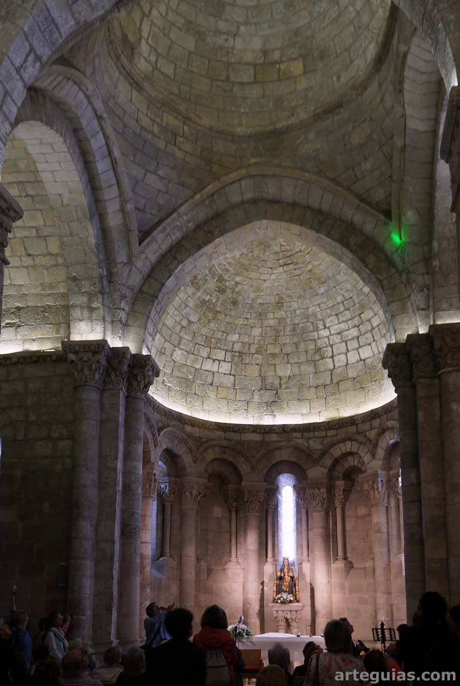 Interior de la cabecera