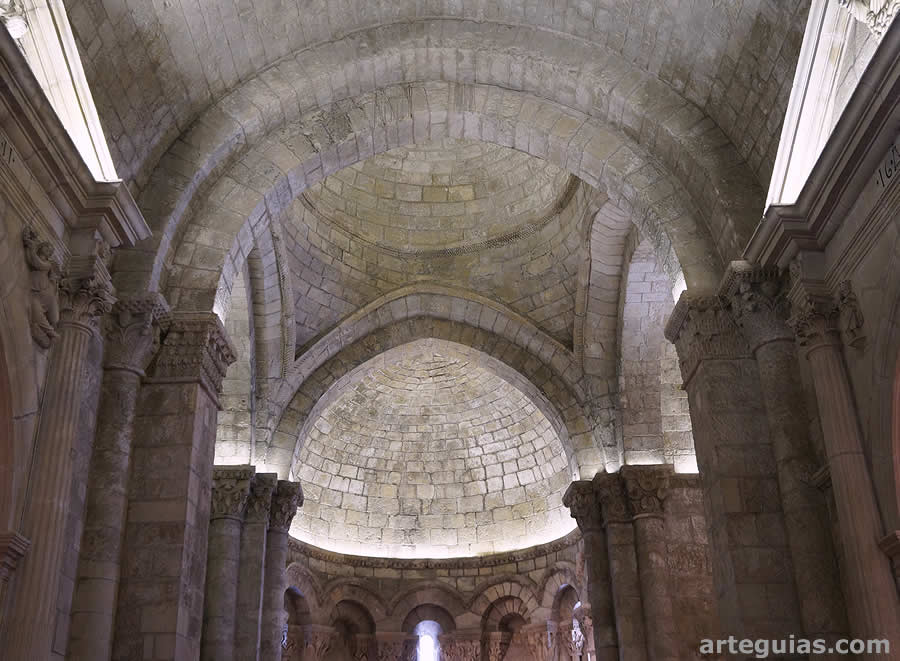 Interior de la iglesia de Santa María de Sant Martí de Sarroca