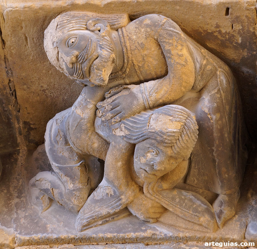 Iglesia de Santa María de Uncastillo: relieve de una de las arquivoltas de la puerta