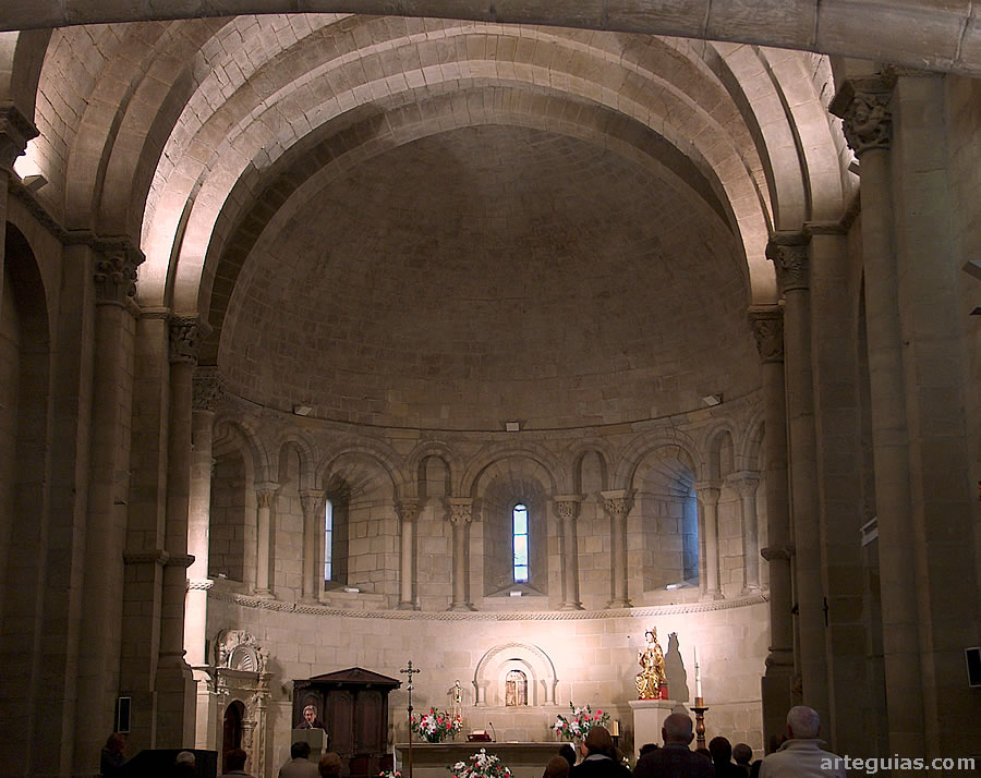 Interior de la iglesia de Santa María de Uncastillo
