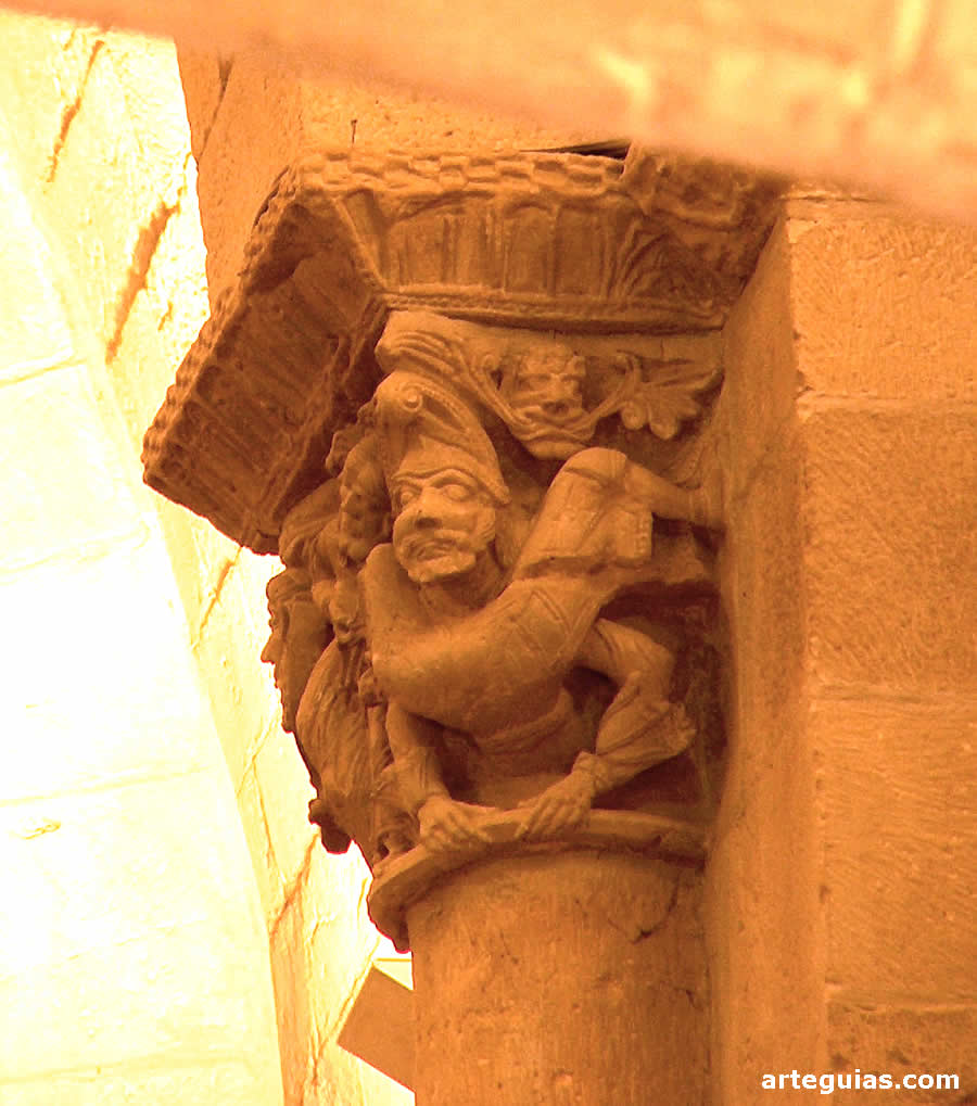 Capitel interior