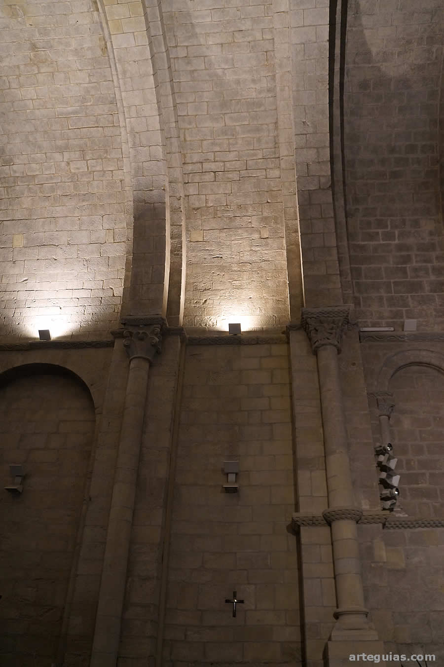 Nave y bóveda de medio cañón