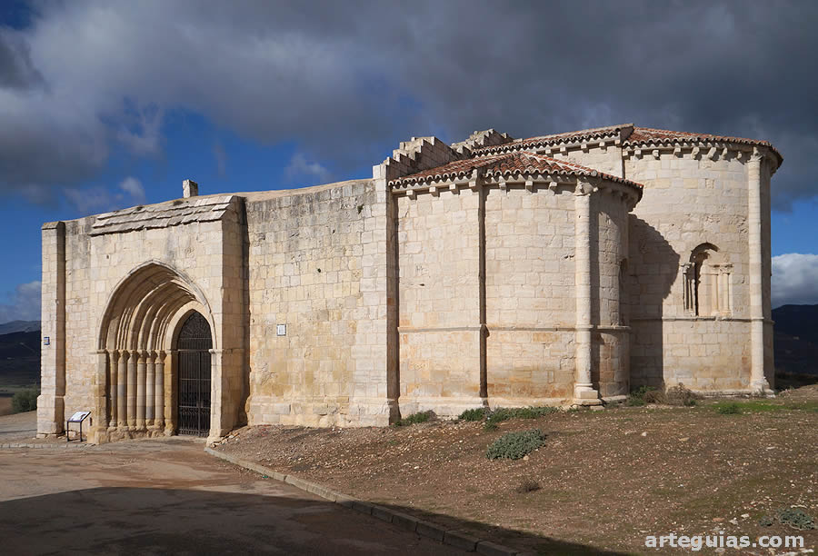 Iglesia de Santa María de la Varga de Uceda, Guadalajara. Actualmente es una ruina parcial que alberga el cementerio
