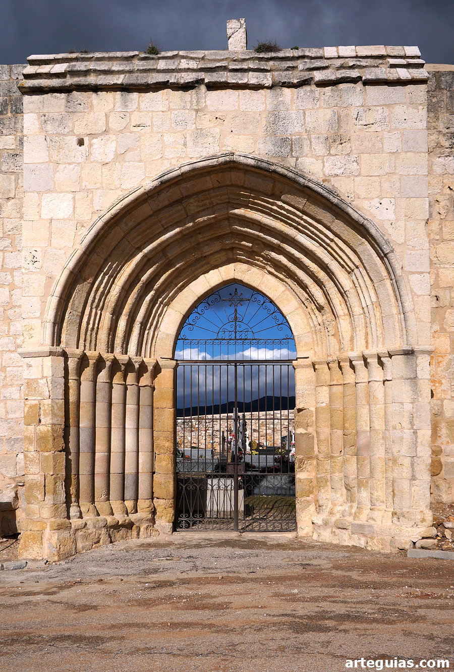 Puerta de la iglesia de Santa María de la Varga de Uceda, Guadalajara