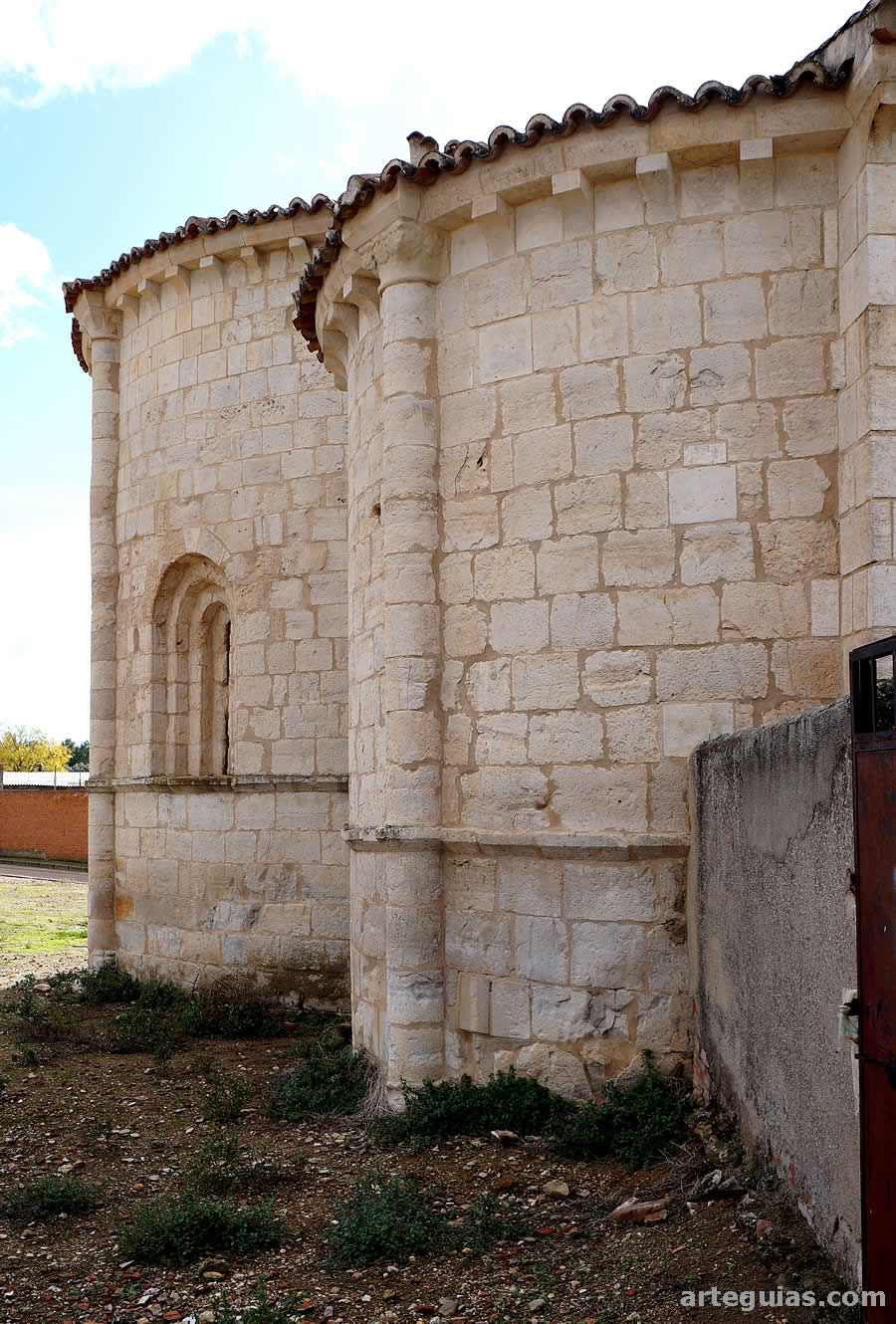 Cabecera de la iglesia de Santa María de la Varga de Uceda desde el norte