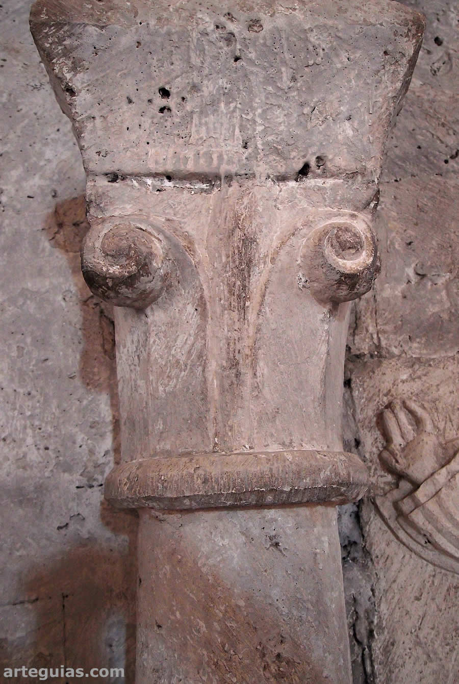 Capitel rom&aacute;nico del interior del &aacute;bside