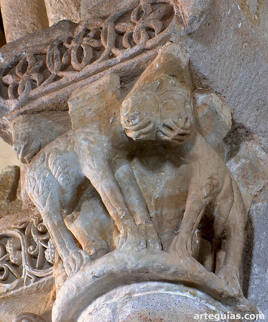 Capitel con leones
