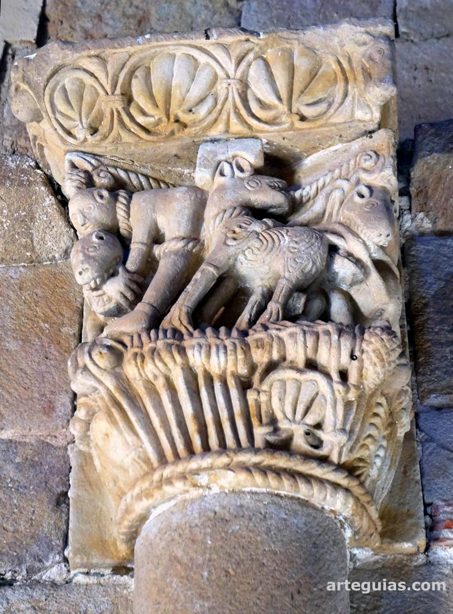 Capitel interior