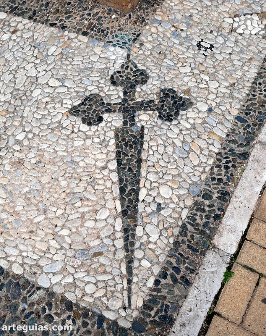 Cruz de Santiago en el suelo