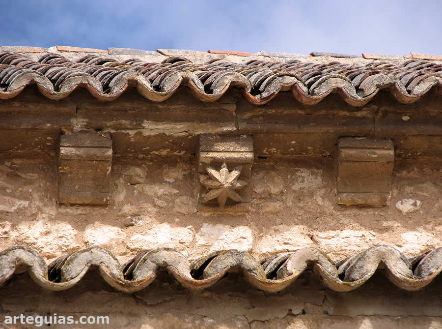 Canecillos de tradición románica