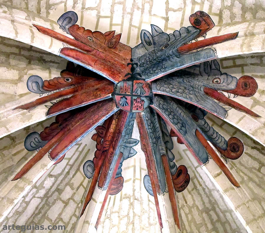 Pintura de la bóveda de crucería del ábside central: dragones