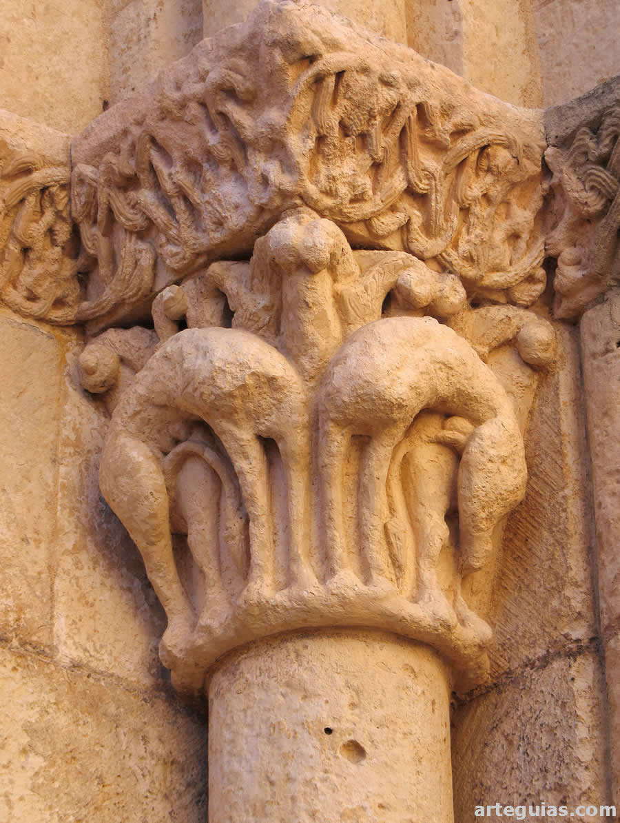 Capitel con leones