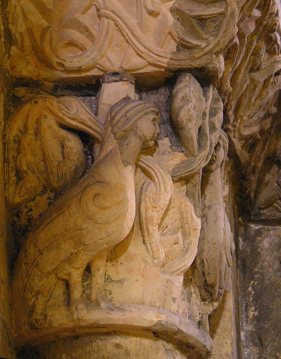 Capitel con sirenas-ave