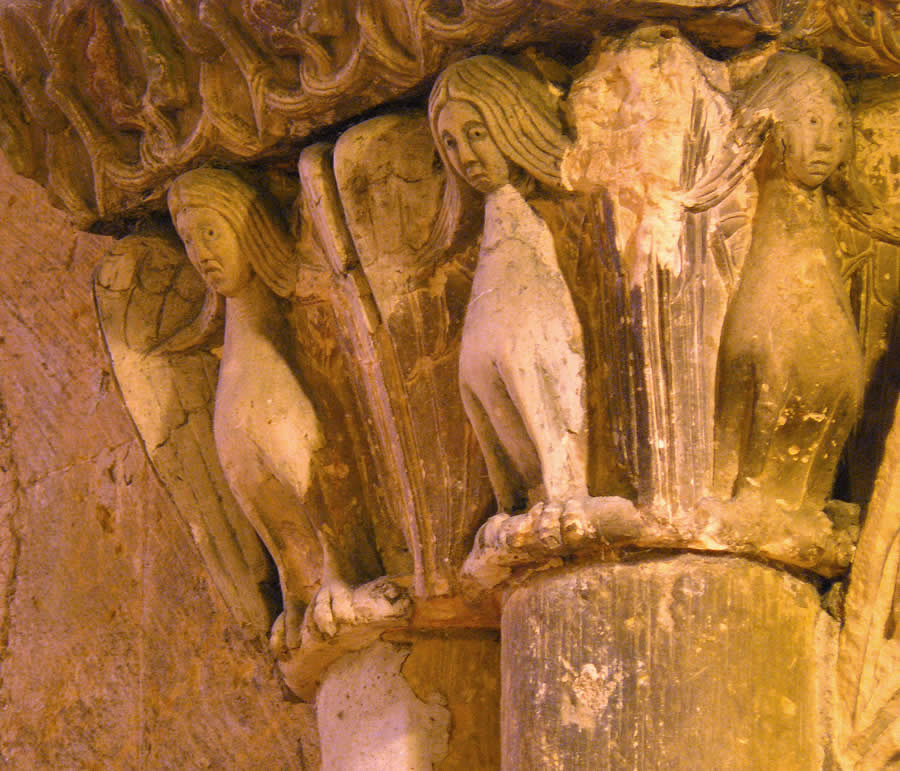 Capitel doble del interior