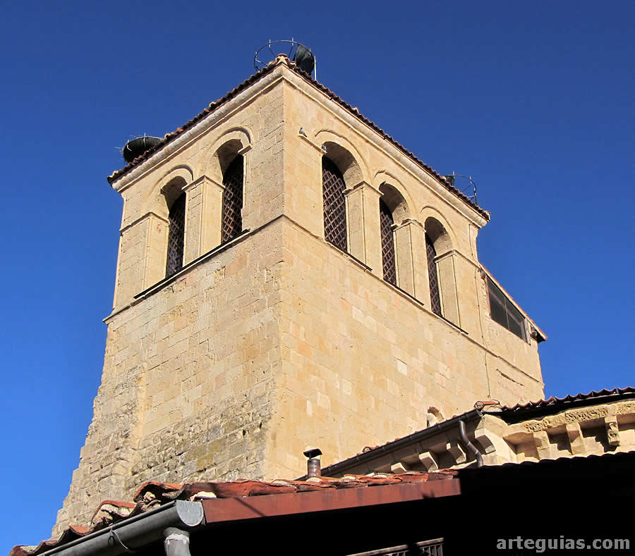 Campanario de la iglesia de la Trinidad de Segovia