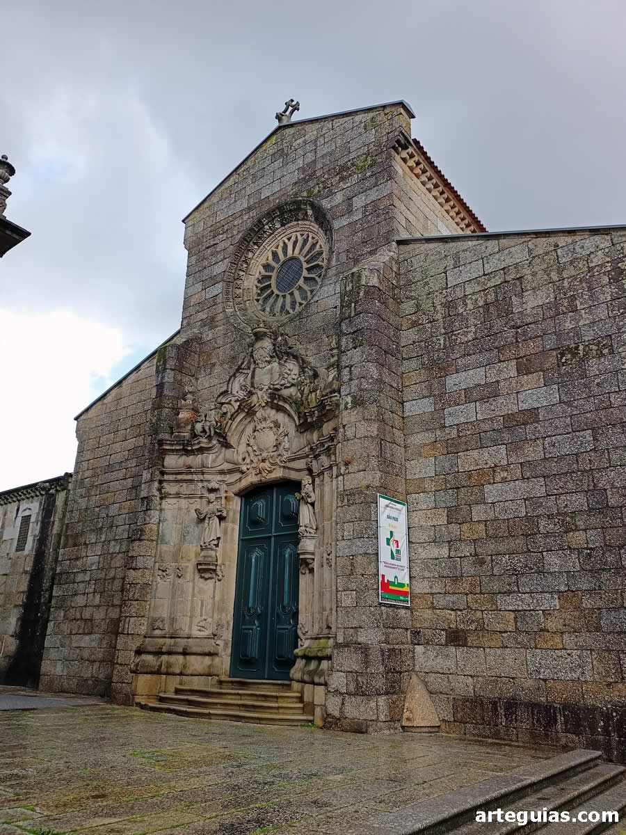 Fachada de la iglesia