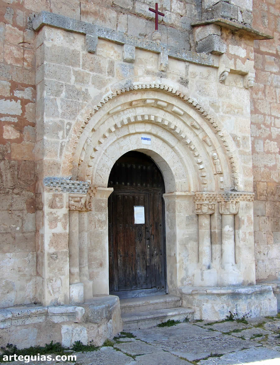 La portada románica de la iglesia de Susinos del Páramo, Burgos