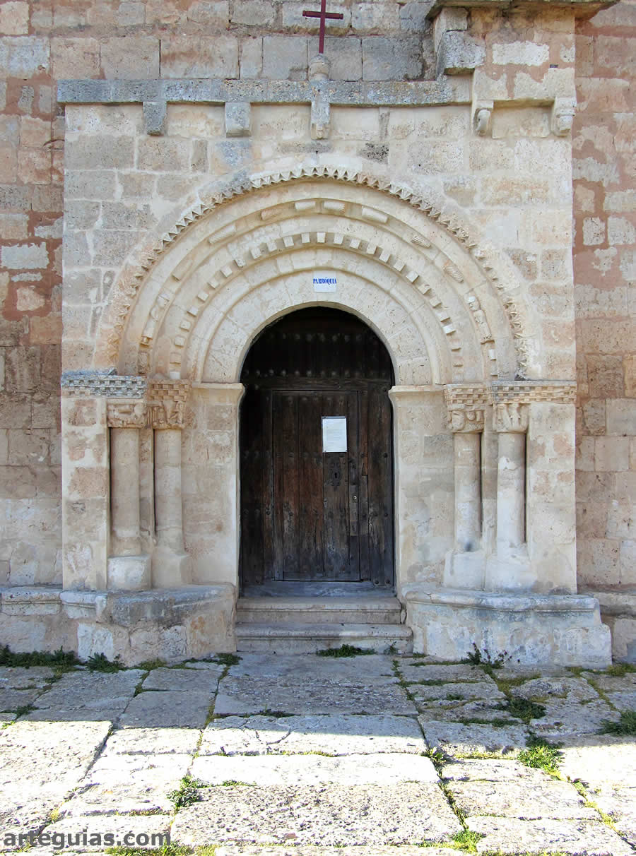 Puerta de la iglesia de Susinos del Páramo