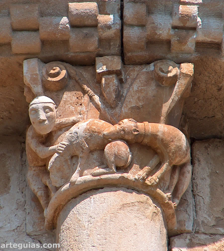 Capitel de la iglesia de Tabliega con un lance cinegético