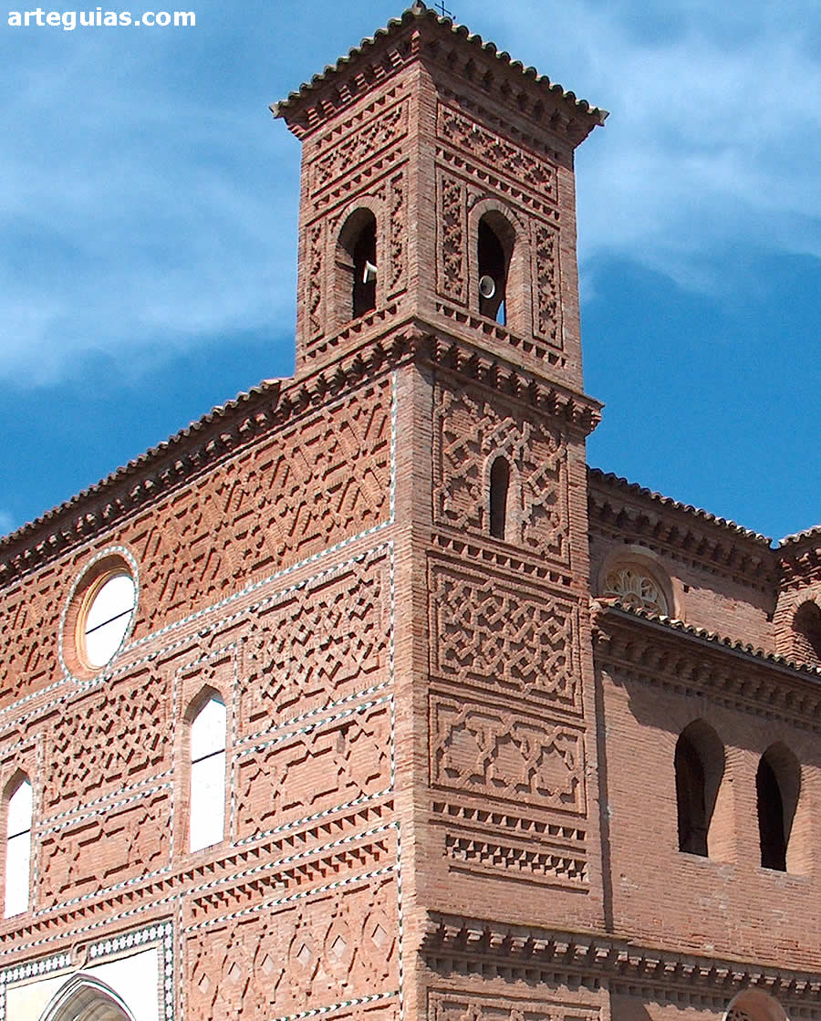 Torre campanario