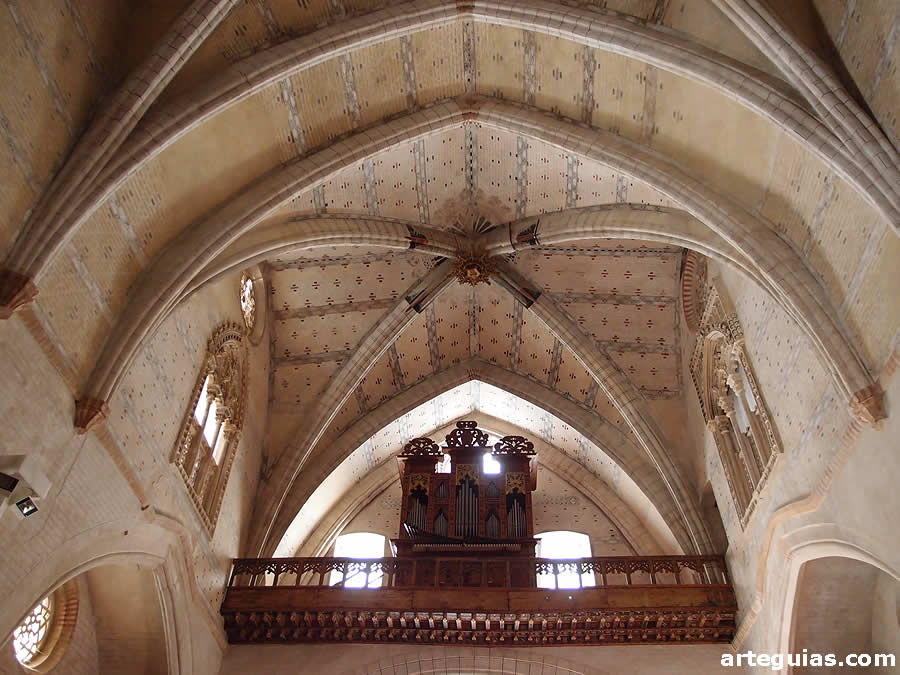 Iglesia de Tobed: b&oacute;vedas de la nave del templo