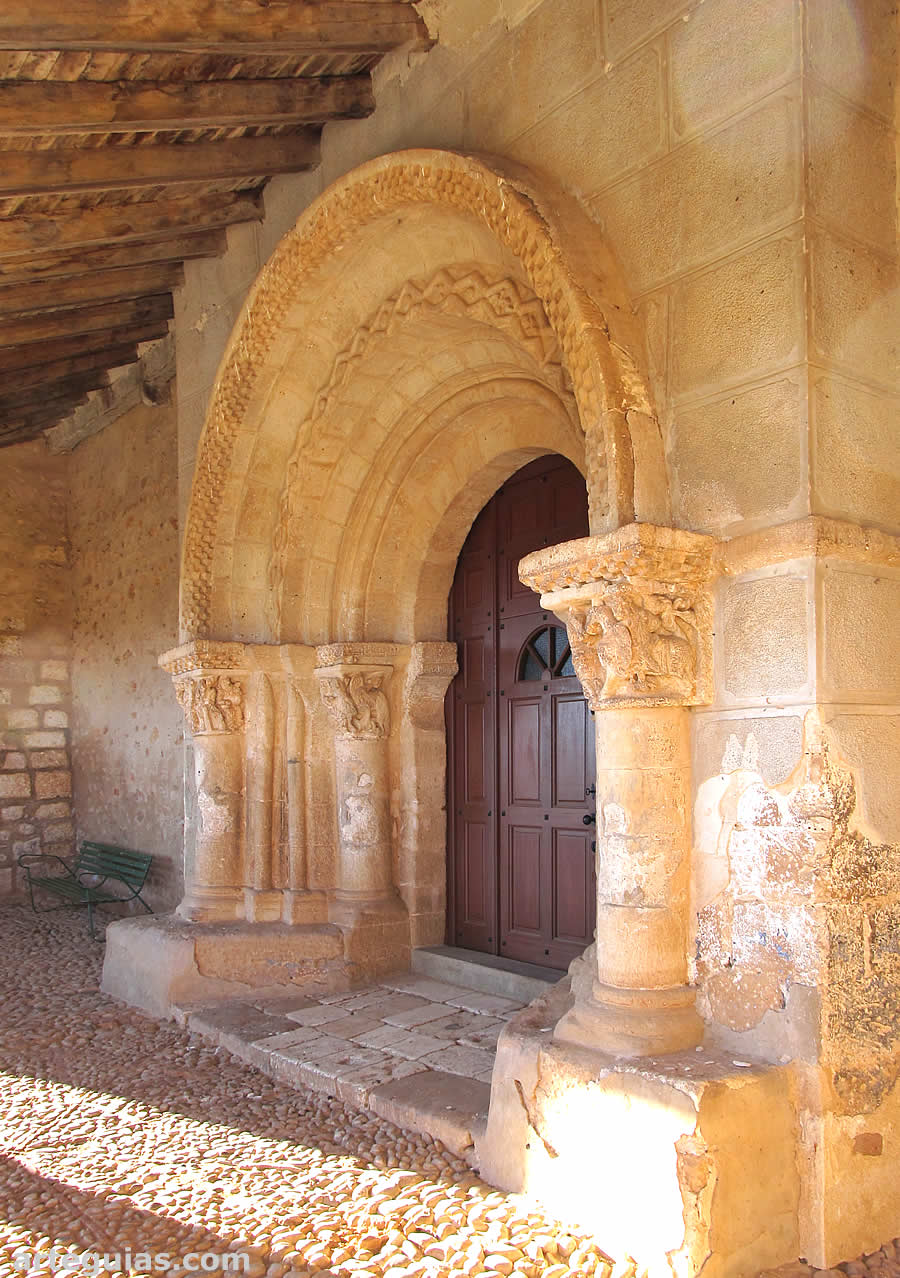 Torreandaluz: la portada románica