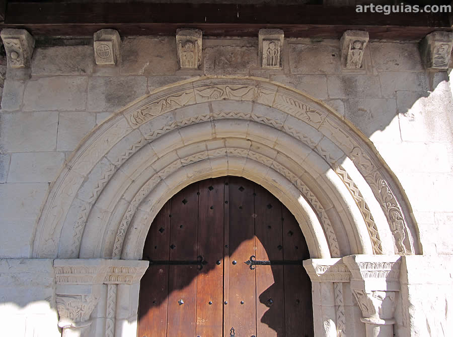 Puerta románica de la iglesia de Torresmenudas, Salamanca