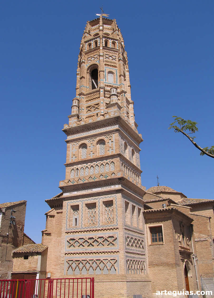 La torre campanario mudéjar es lo más importante de la iglesia de Utebo