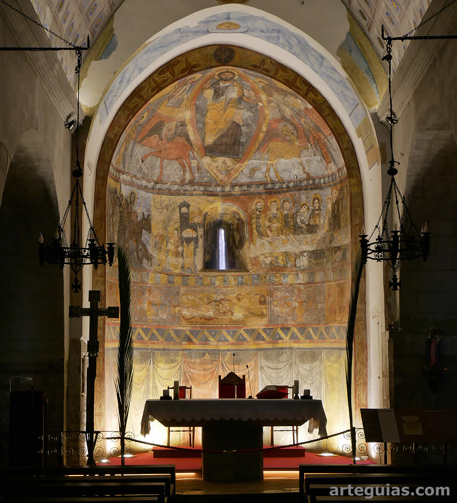 Vilanova de la Muga: interior del &aacute;bside