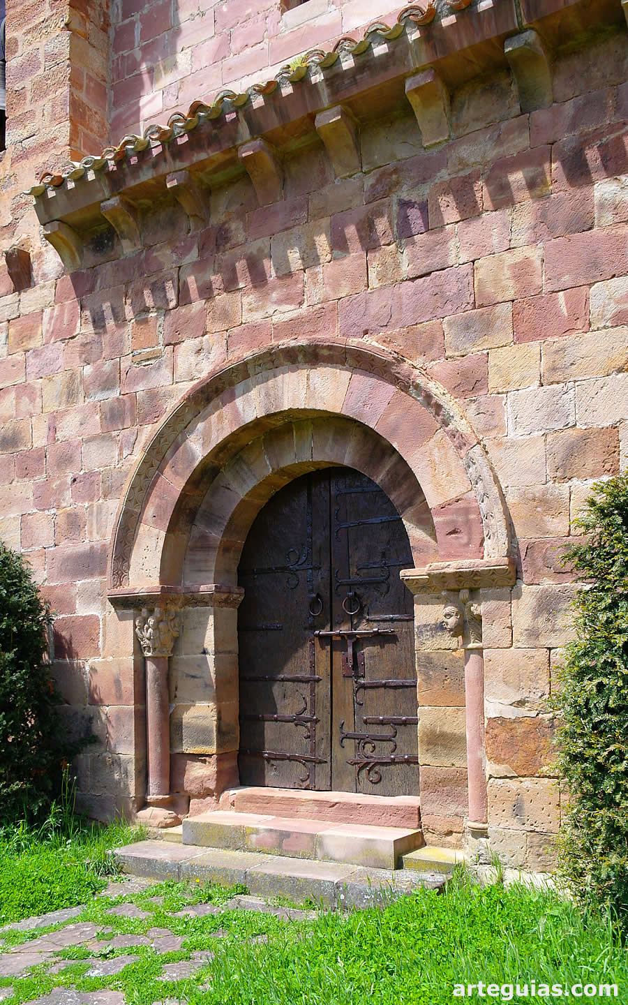 Puerta románica de San Esteban de Zorraquín