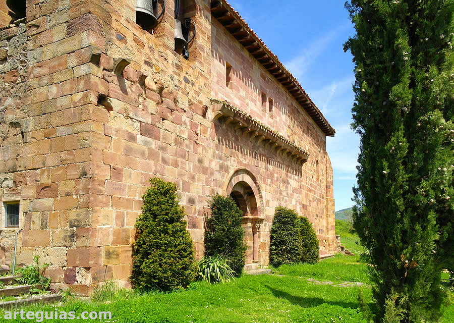 Iglesia riojana de Zorraquín: fachada sur