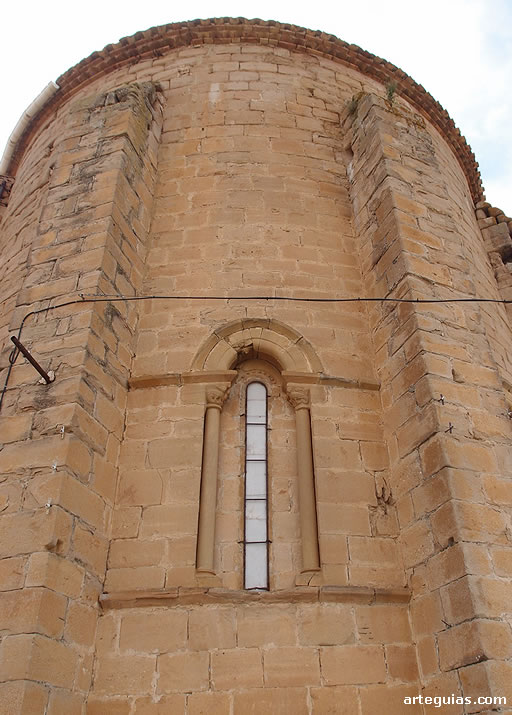 Altísimo ábside e la Iglesia de Aberin, Navarra