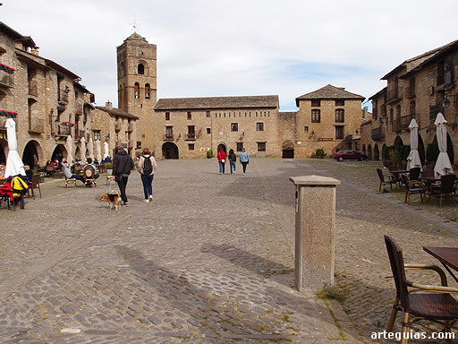 Plaza Mayor de Aínsa