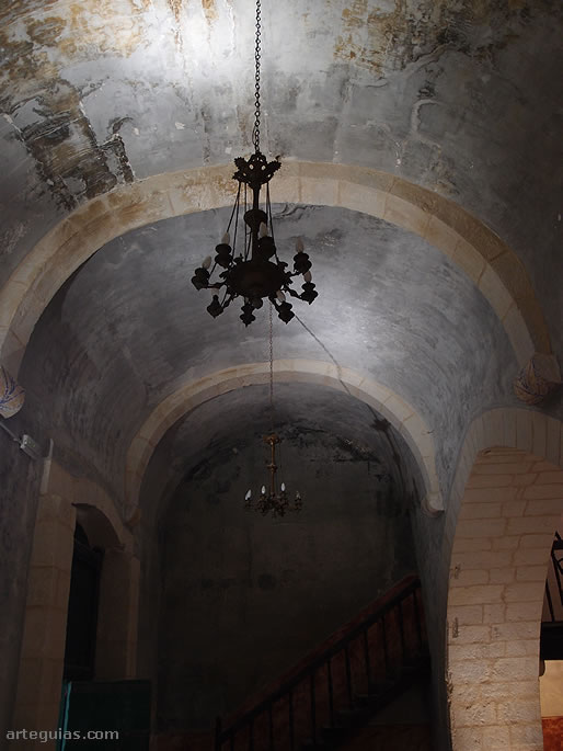 Nave secundaria meridional con su bóveda de medio cañón