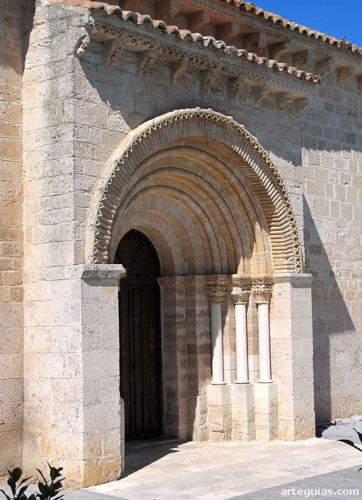Iglesia de Arroyo de la Encomienda: puerta en el muro sur
