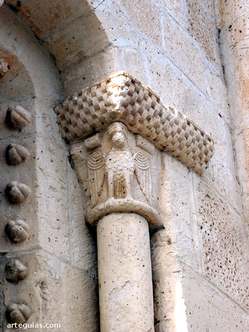 Capitel de un ventanal