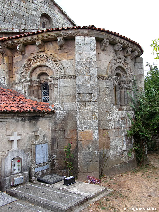 Iglesia de Astureses: notable &aacute;bside
