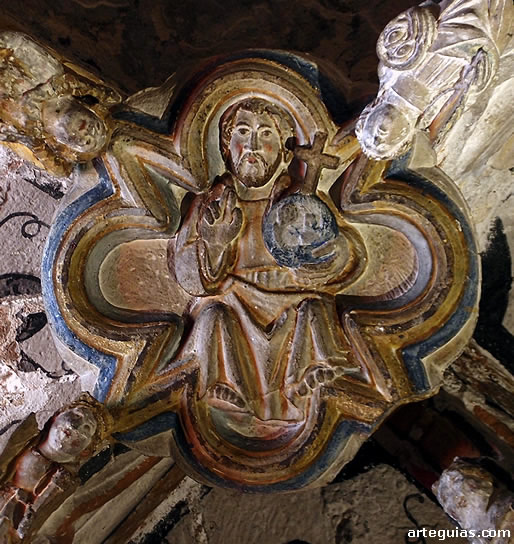 Clave de la bóveda de la capilla de Santa Lucía. Virgen de la Carrasca de Bordón