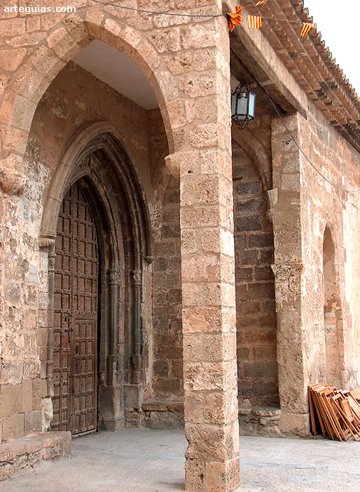 Puerta gótica